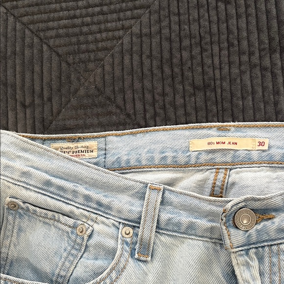 Levi's Classic Light Blue Straight Jeans - Picture 2 of 3